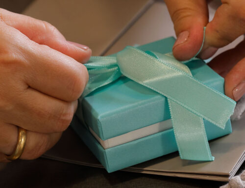 Perché regalare (o regalarsi) un gioiello a Natale ha un significato speciale?